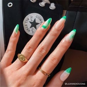 Groovy Green press on reuseable press on nails by Glamnetic